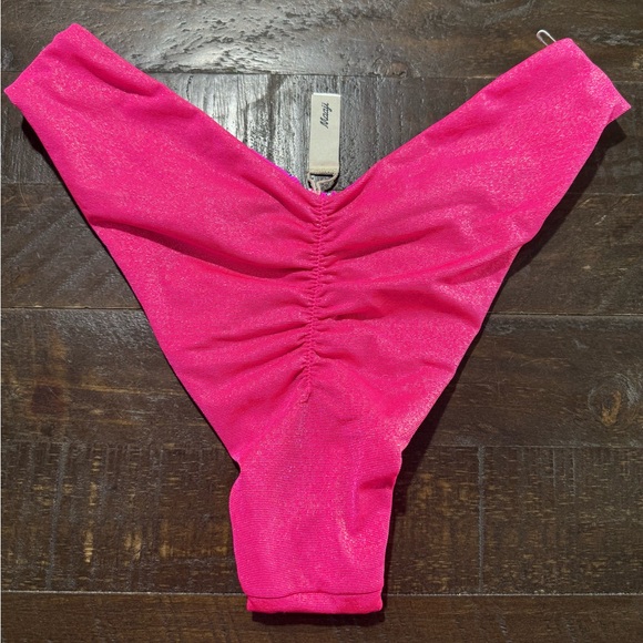 NWT Maaji Reversible Pink Shimmer Floral Bikini Top Bottom Swimsuit Sz Medium - Picture 4 of 16